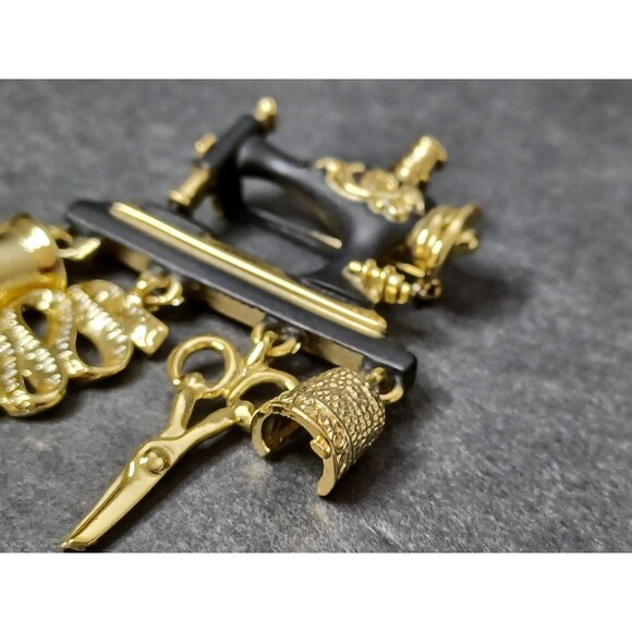 Vintage Danecraft Black/Gold Sewing Machine Brooch/Pin With Charms - Picture 4 of 11